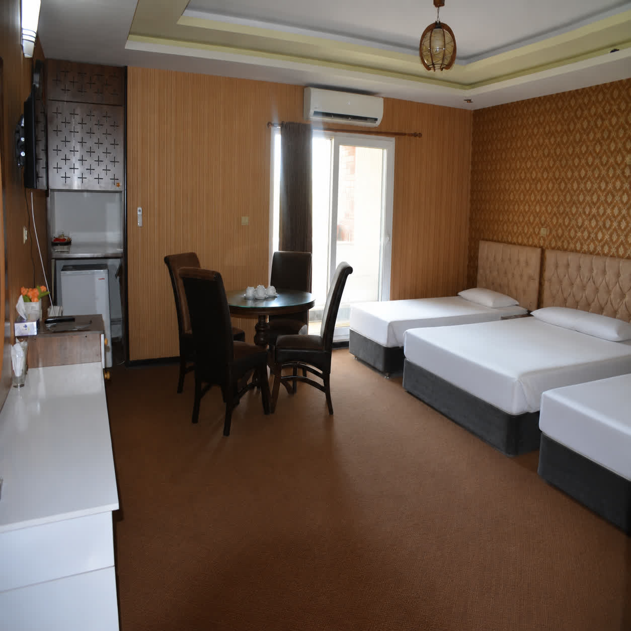 Aseman Shahr Hotel