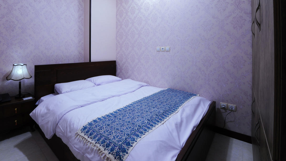 Jaam Firouzeh Hotel