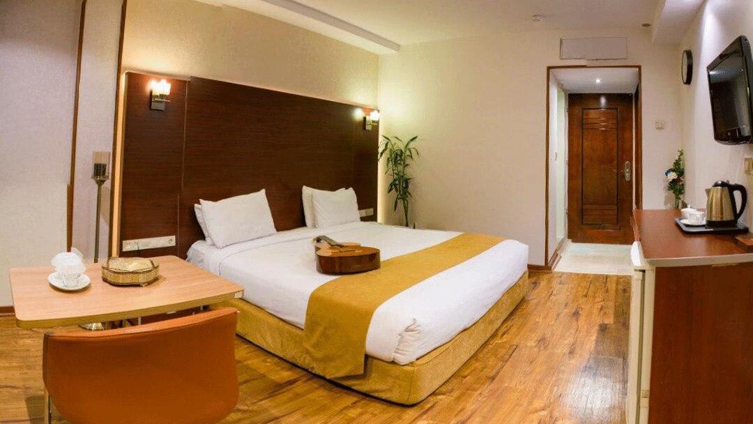 Piroozy Hotel
