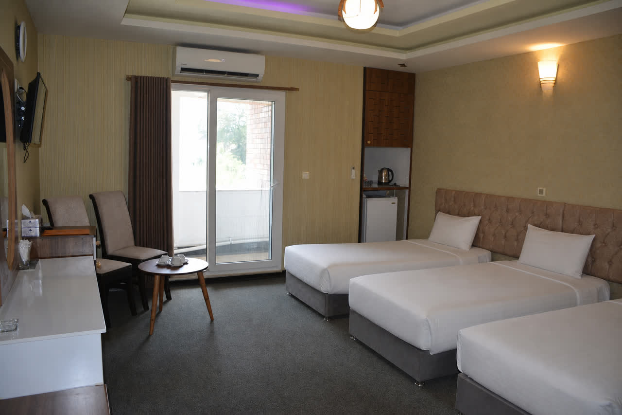 Aseman Shahr Hotel