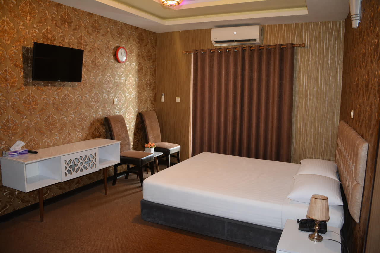 Aseman Shahr Hotel