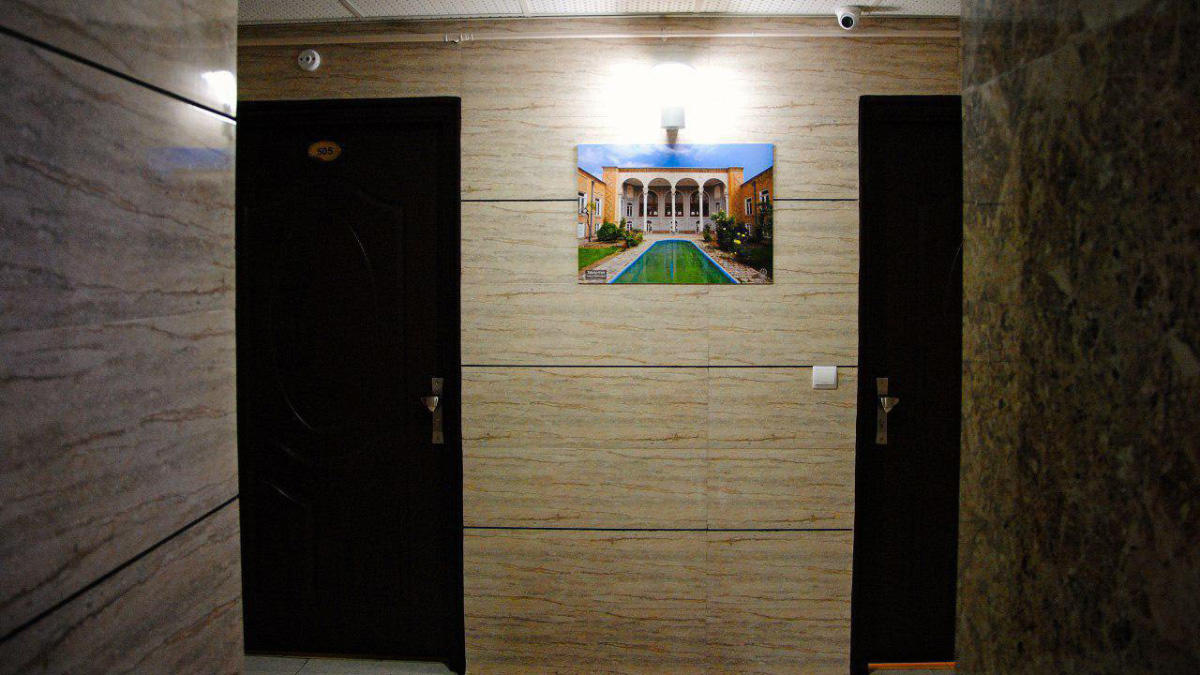 Esteghbal Hotel
