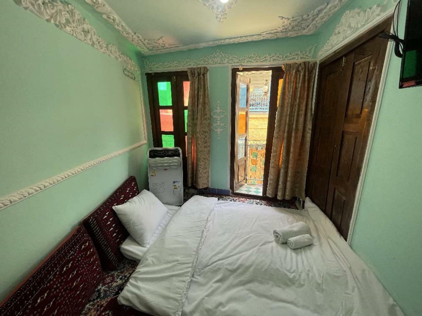 Tabesh Hotel