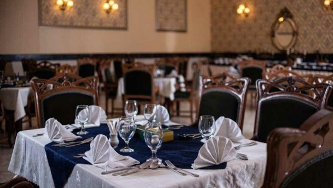 Aryo Barzan Hotel