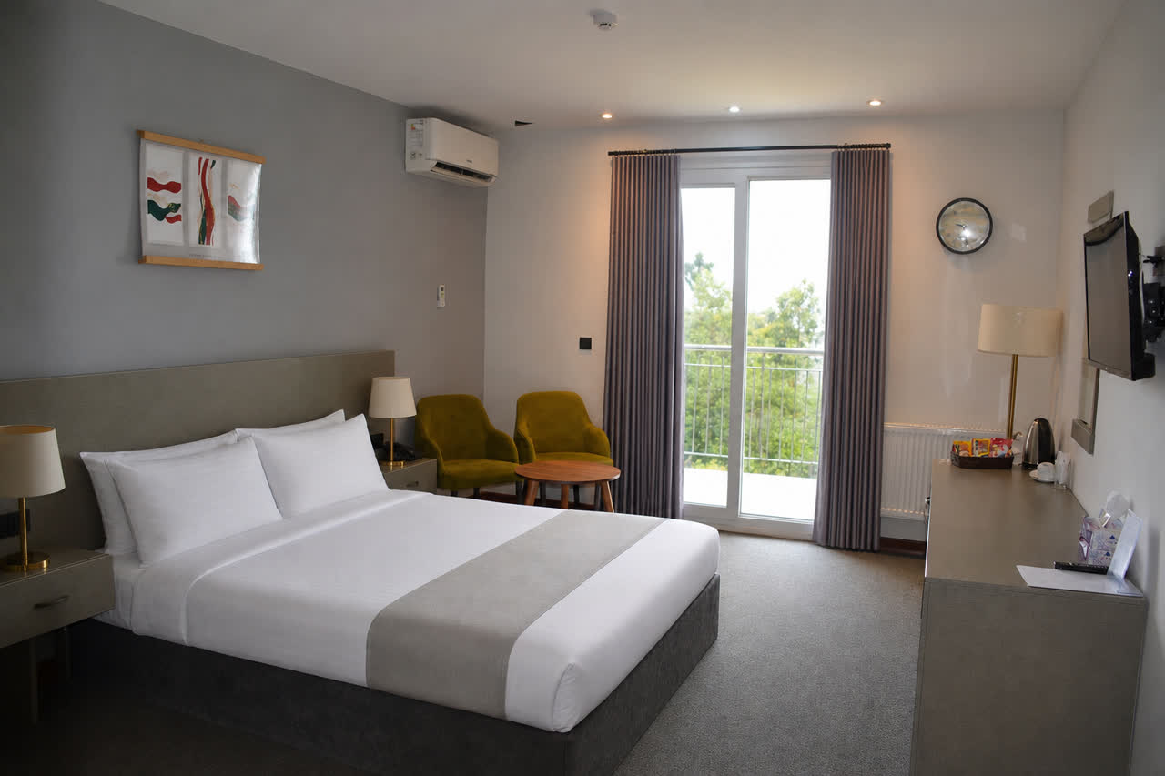 Aseman Shahr Hotel