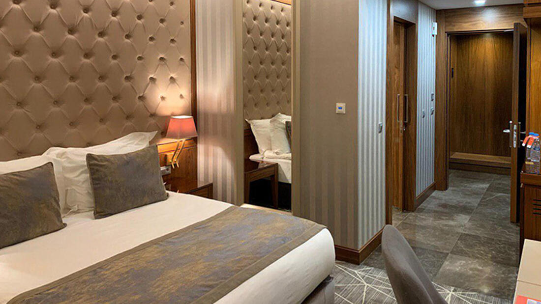 Laleh Park Hotel