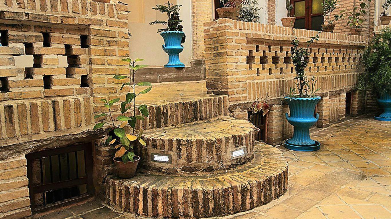 Afzal Traditional House