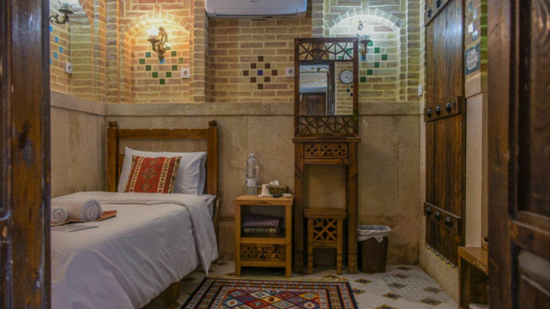 Tabesh Hotel