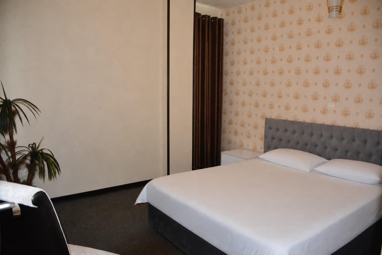 Aseman Shahr Hotel