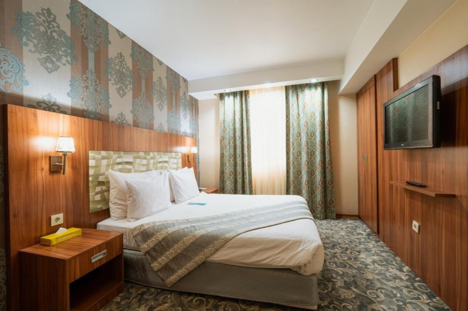 Shiraz Parsian Hotel