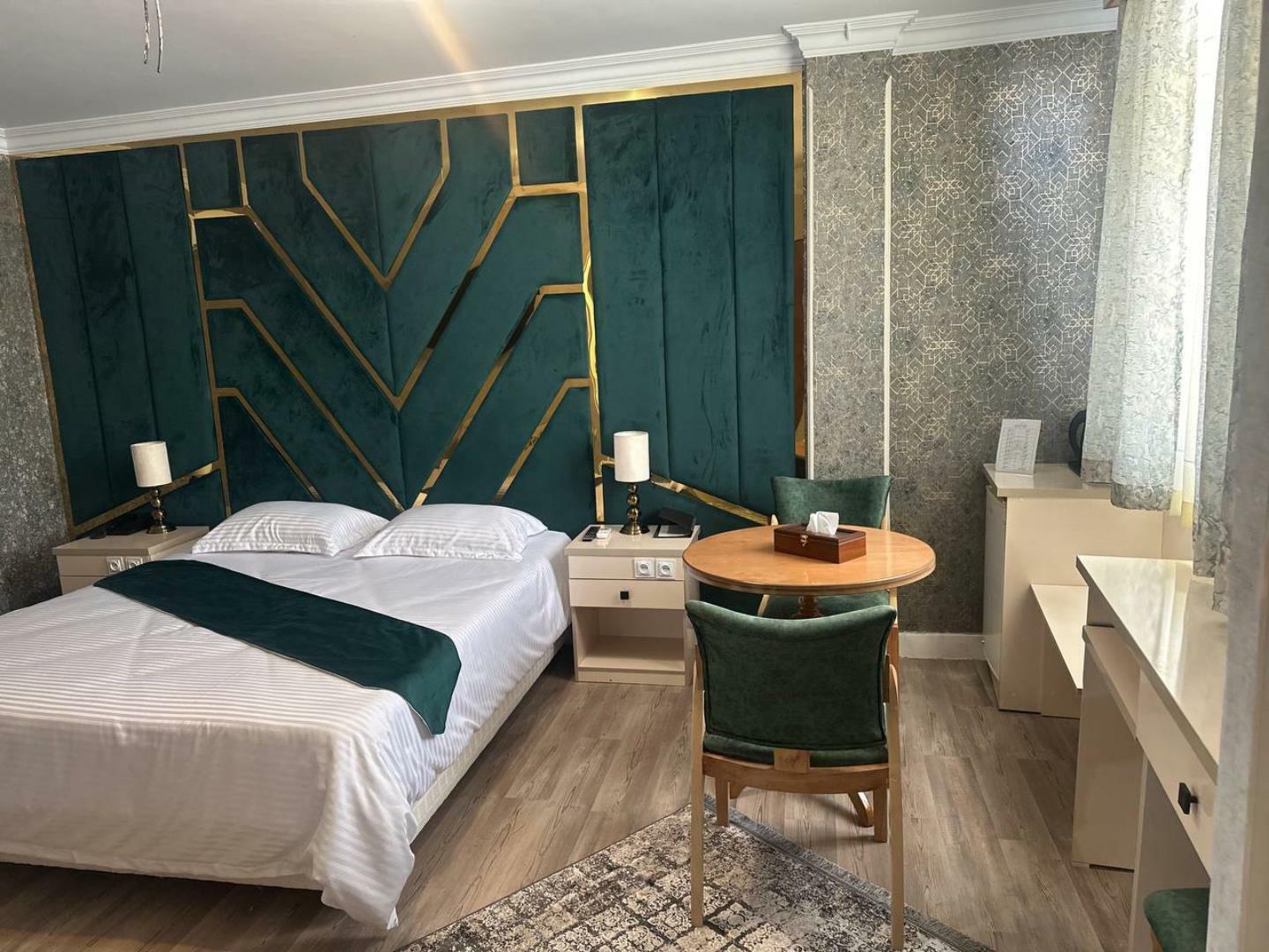 Avrin Hotel