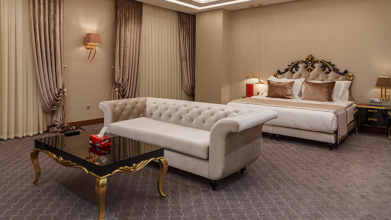 Laleh Park Hotel