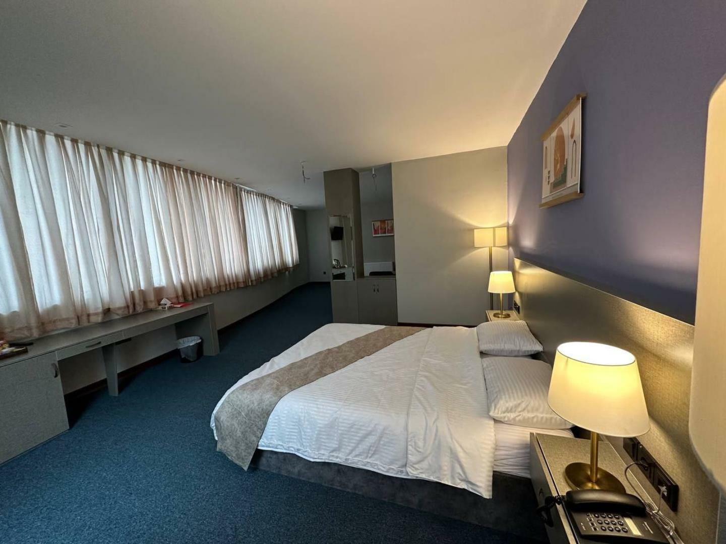 Aseman Shahr Hotel