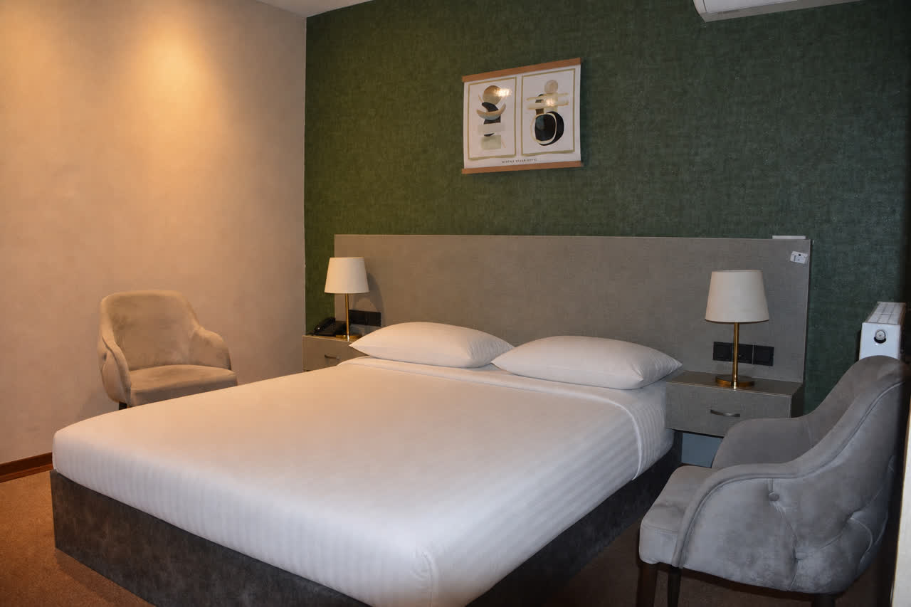Aseman Shahr Hotel
