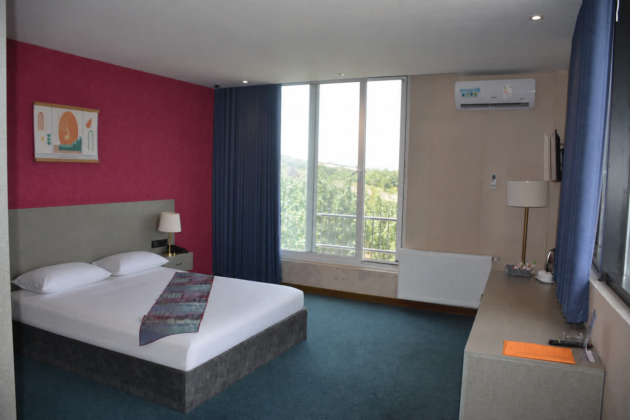 Aseman Shahr Hotel