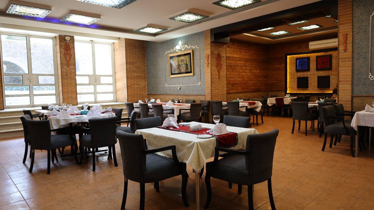 Parsian Buali Hotel