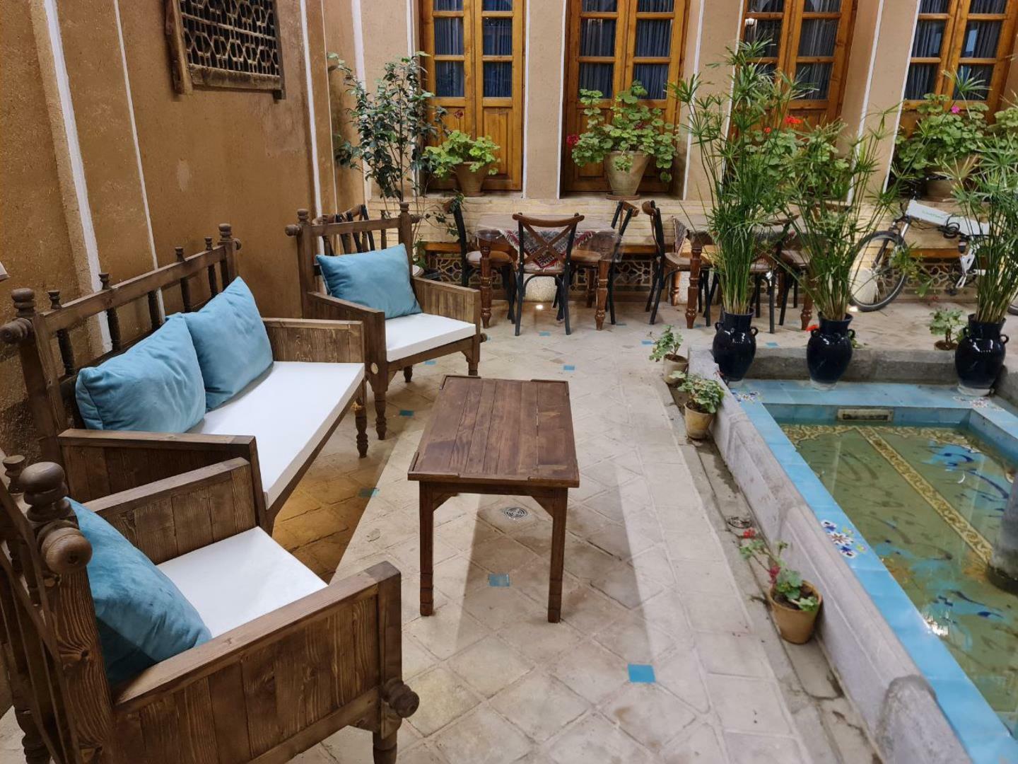 Hotel Tavousiyeh