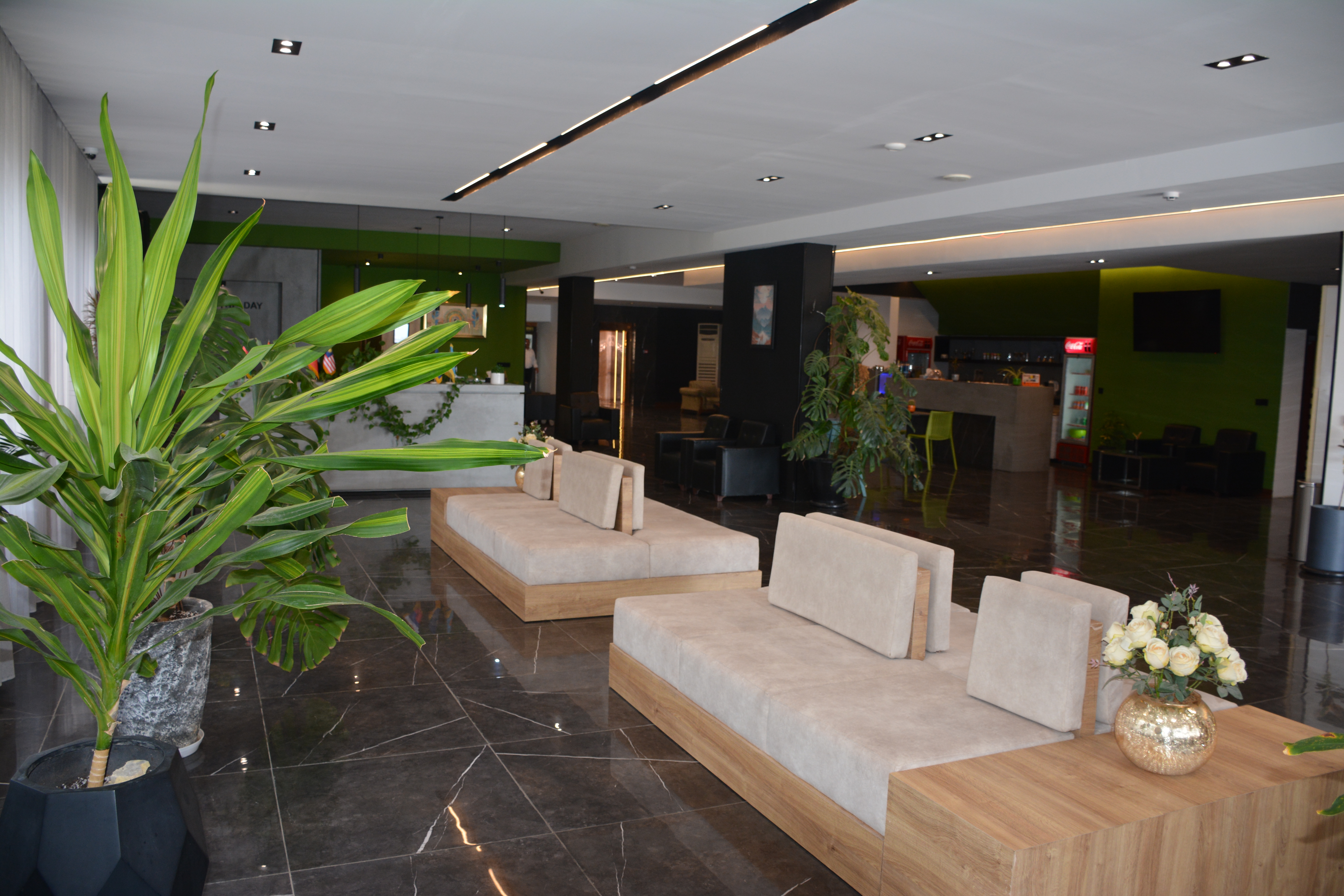Aseman Shahr Hotel