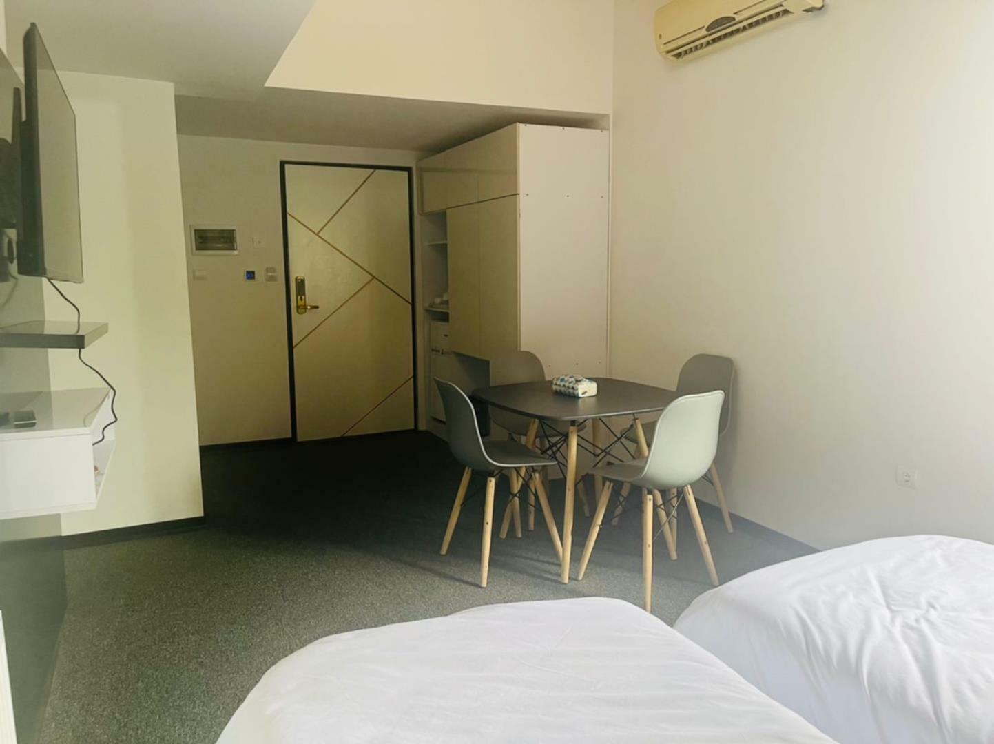 Rose Hotel